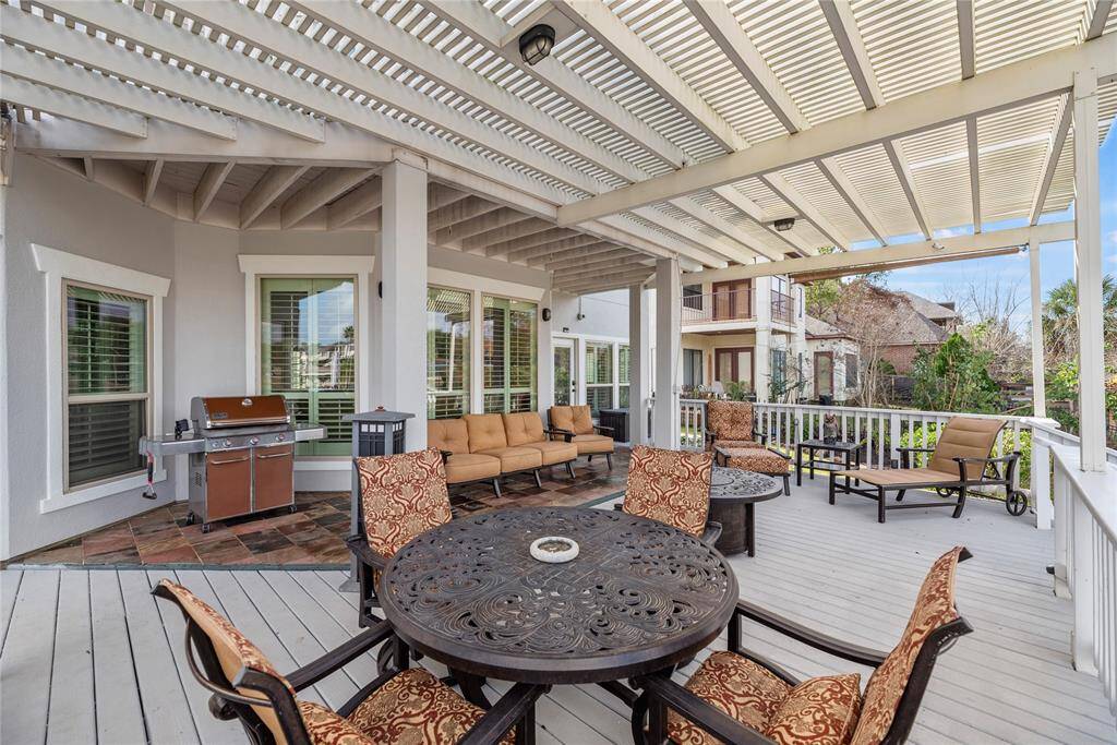 Imagine the wonderful outdoor gatherings you will host here!