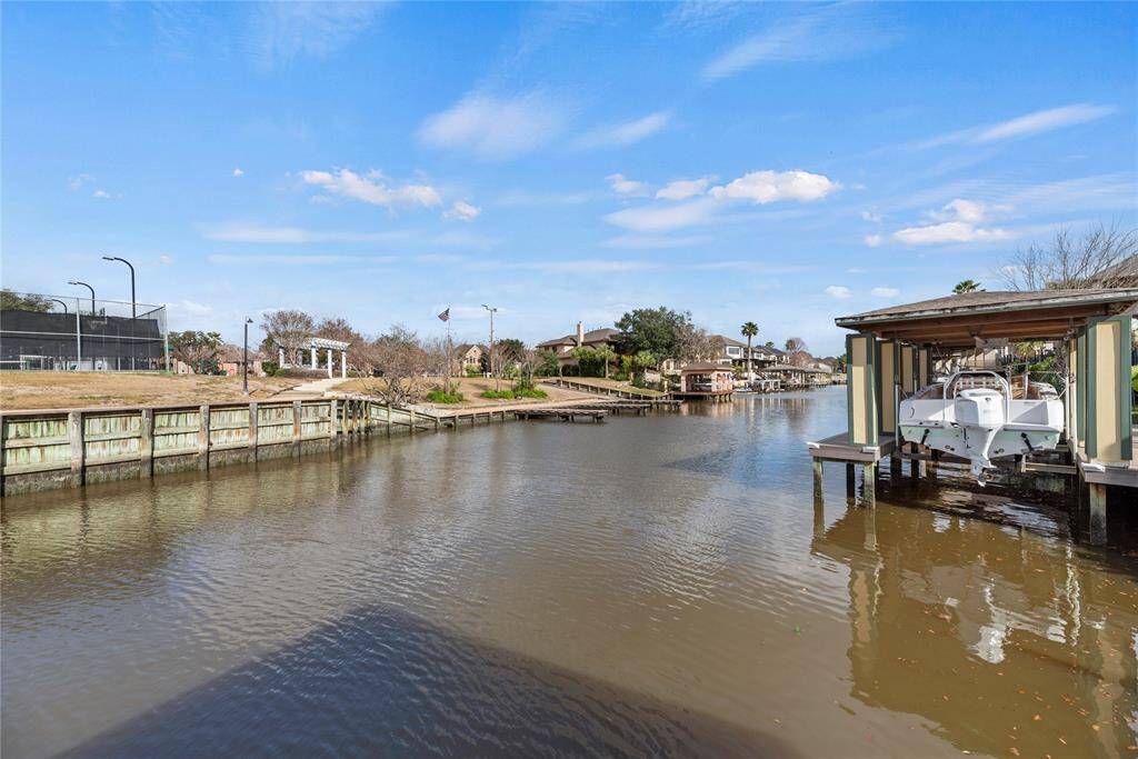 The canal leads to Clear Lake, for all of your recreational boating needs!