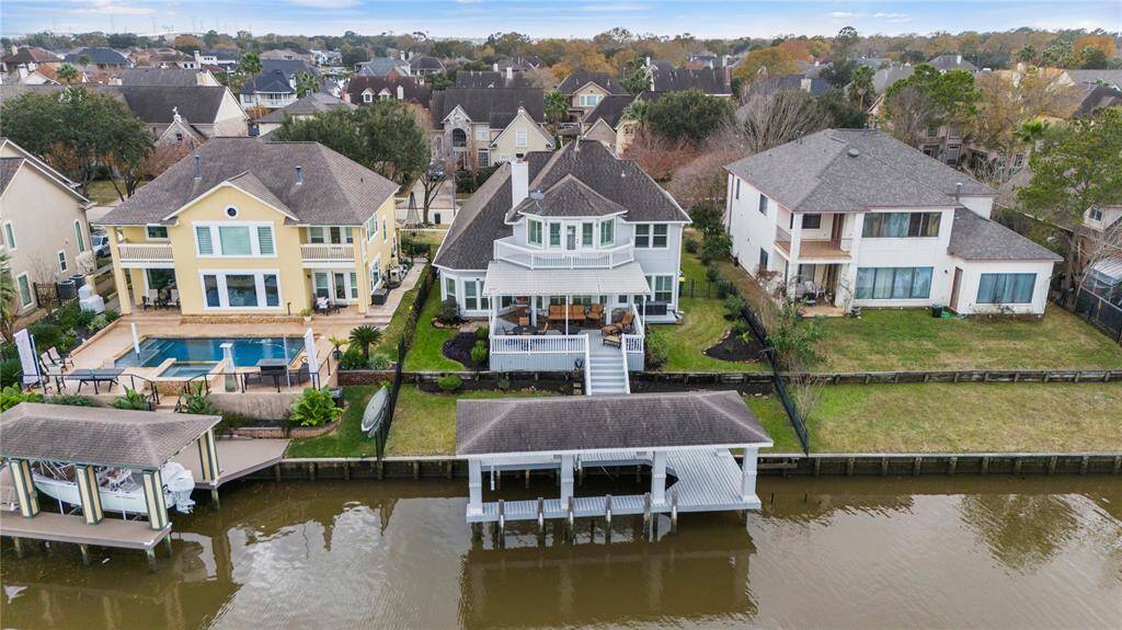 Waterfront living has never looked this luxurious!