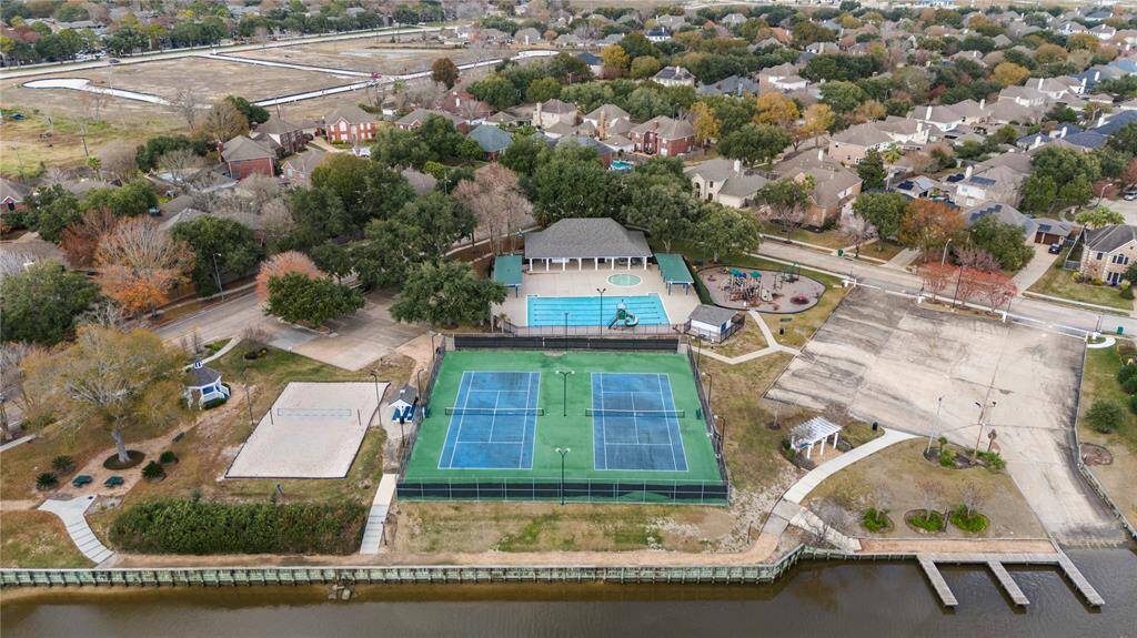 Lake Cove offers tennis course, playground, boat ramp, and pool for your enjoyment!