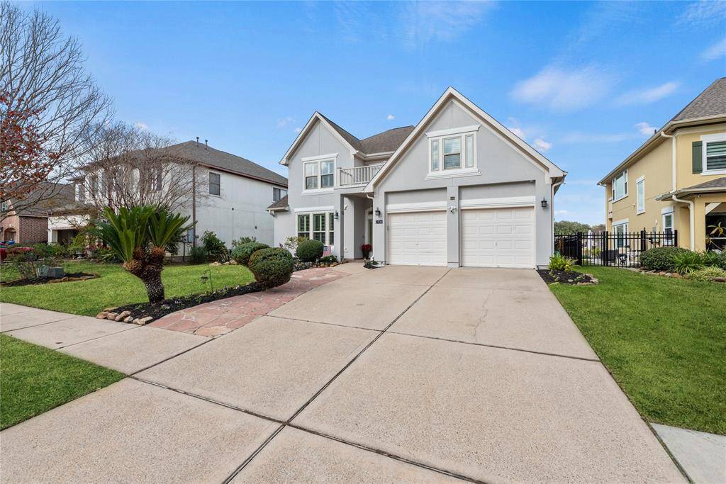 Do not miss the opportunity to make this home yours - schedule a showing today!!