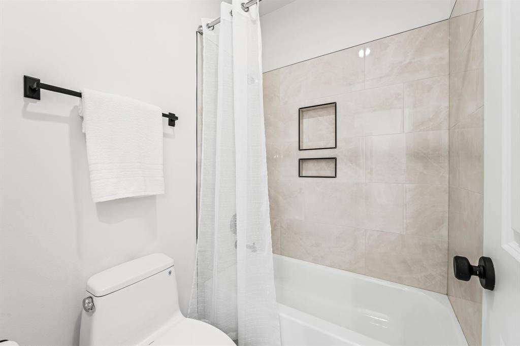 Separate tub/shower combo