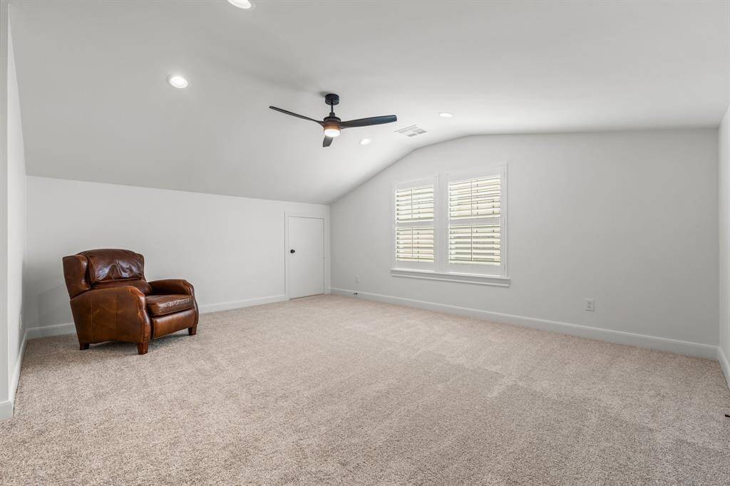This flex space is fully equipped with a full bathroom and closet making the possibilities endless.