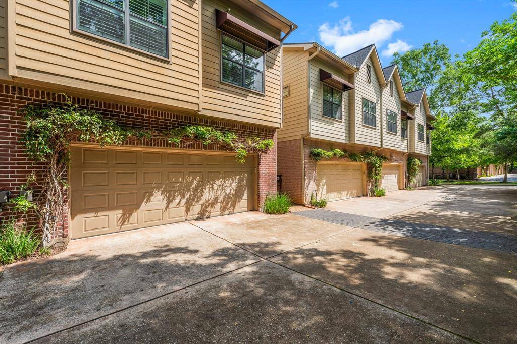 Private alleyway leading to the 2 car garage