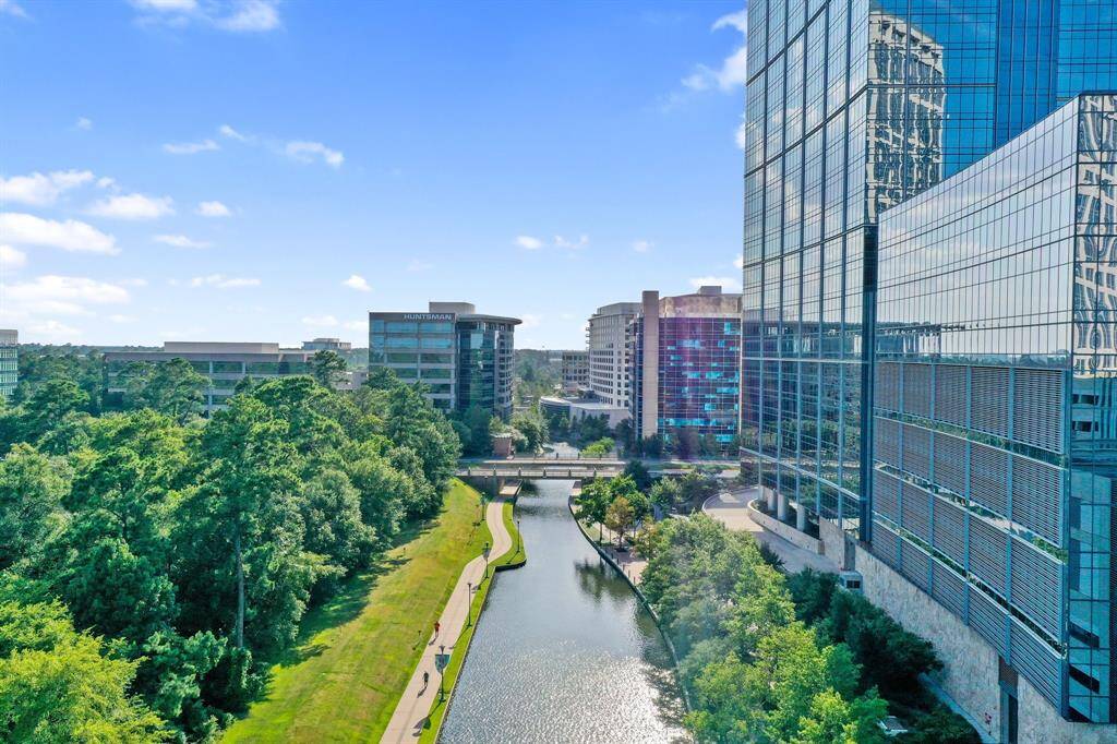 Enjoy an abundance of walking trails around the waterway making strolling to restaurants and shopping a breeze.