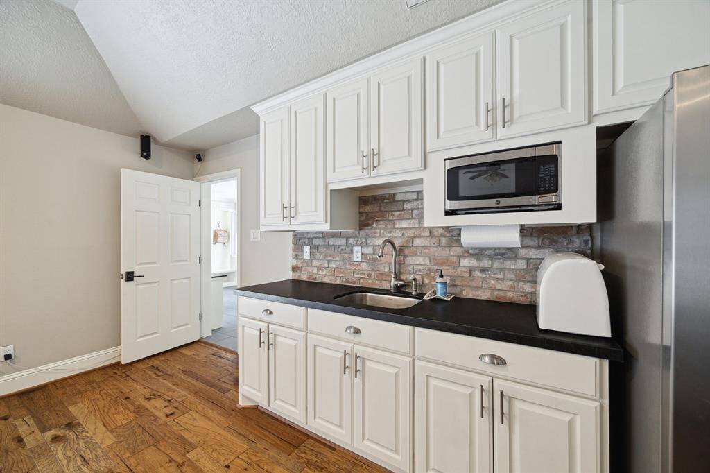Kitchenette in downstairs gameroom