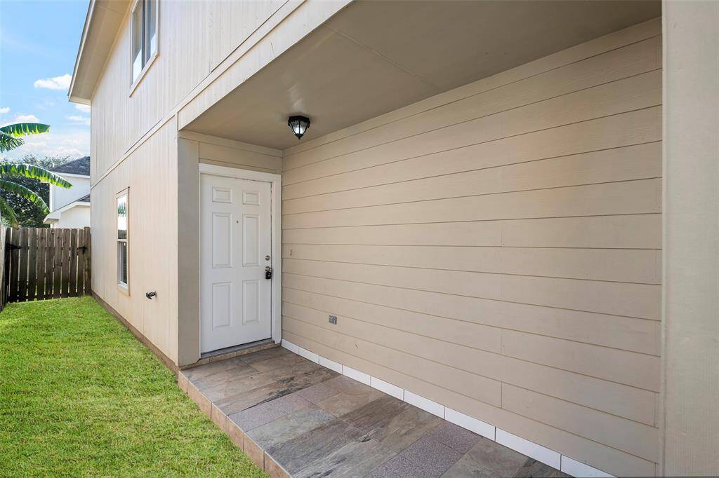 Shopping and entertainment in the Woodlands and Willowbrook. Easy access to FM1960, I45, Beltway 8 and Bush IAH.  This will not last long!!!  Call today for your home tour!