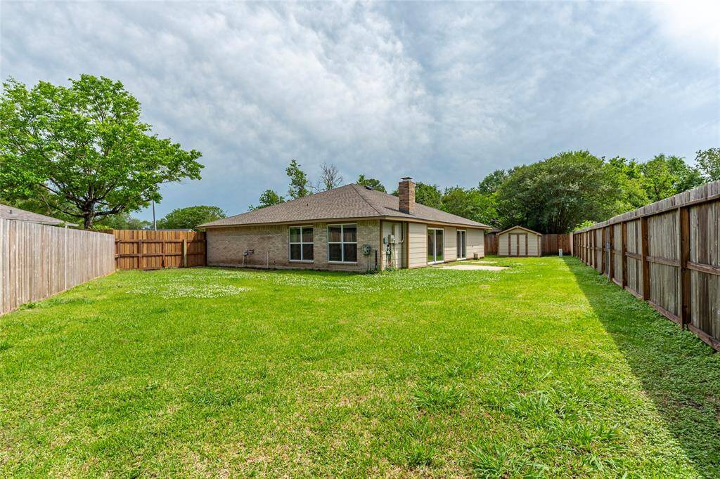 Very large backyard and cul-de-sac lot!