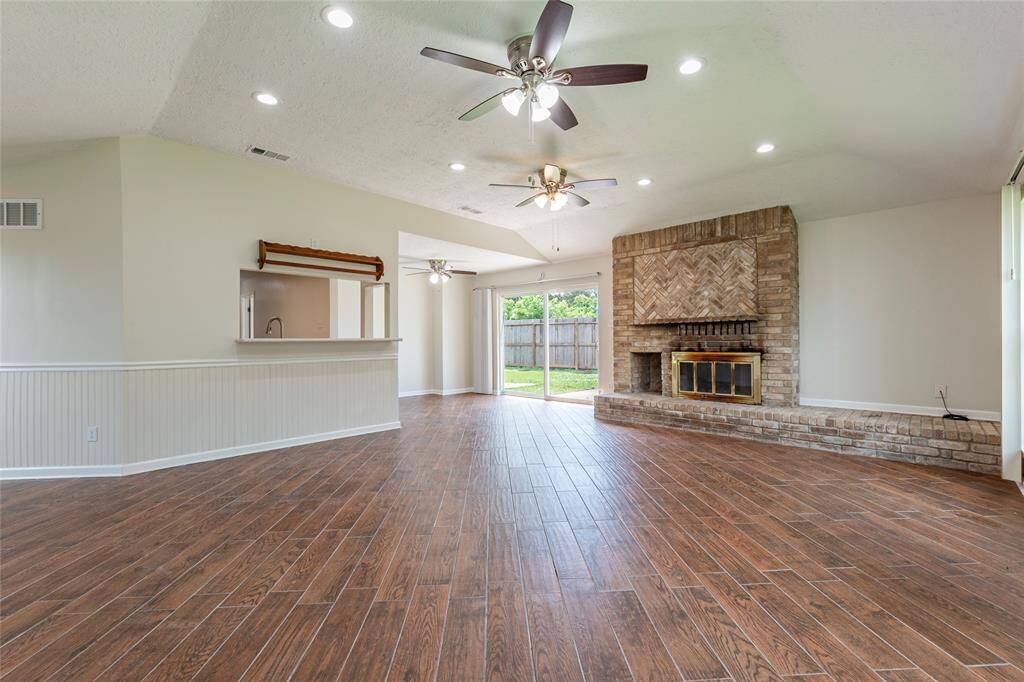Virtuall staged 2nd bedroom.