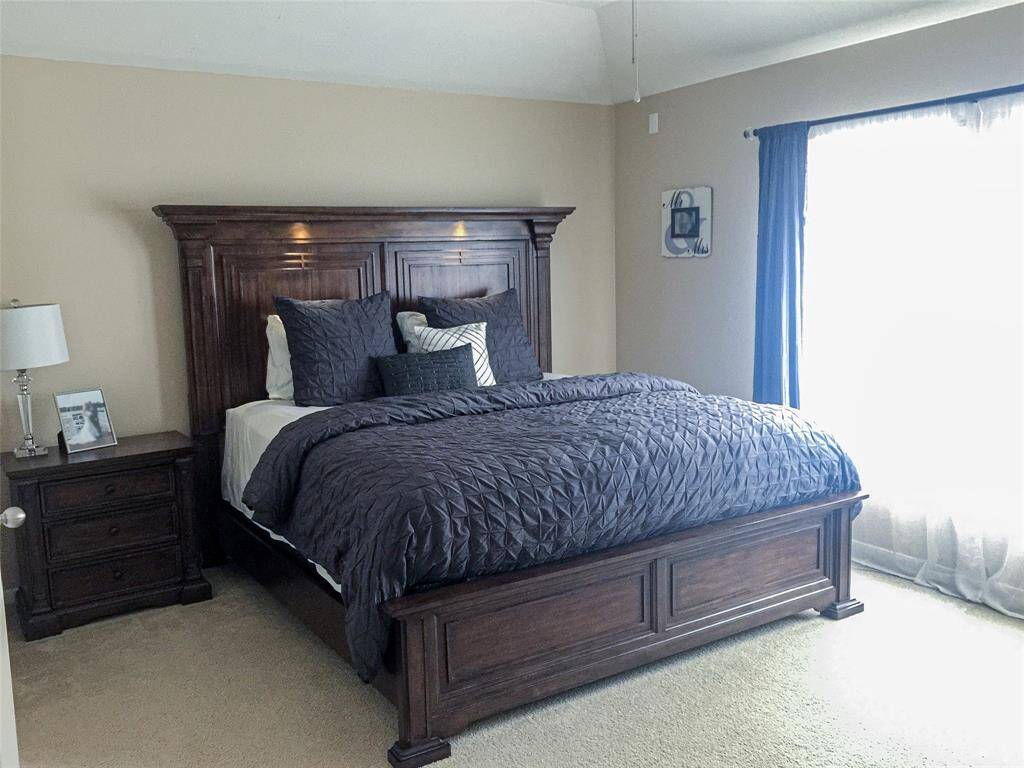 Previously furnished with large king bed.