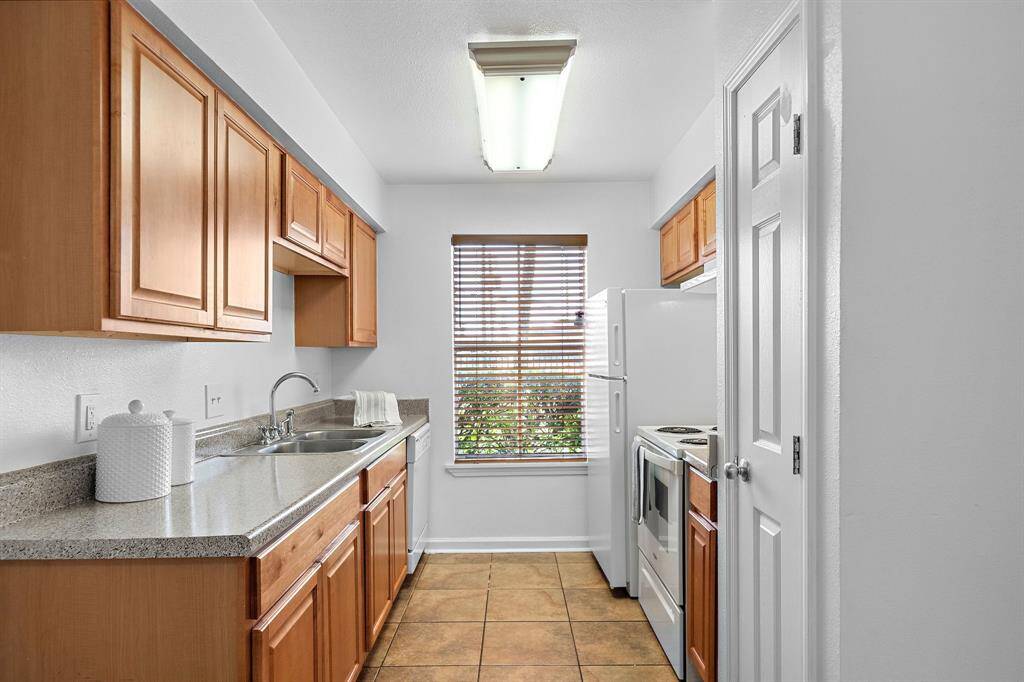 A closer view of kitchen area.
