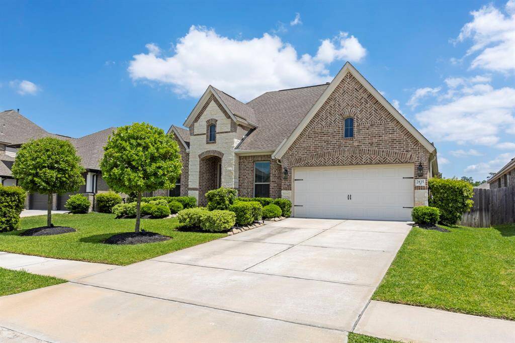 The spacious double wide driveway leads to the tandem 3 car garage.