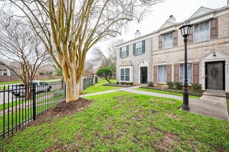 The grounds are included in the HOA fee along with Water /Trash pick up