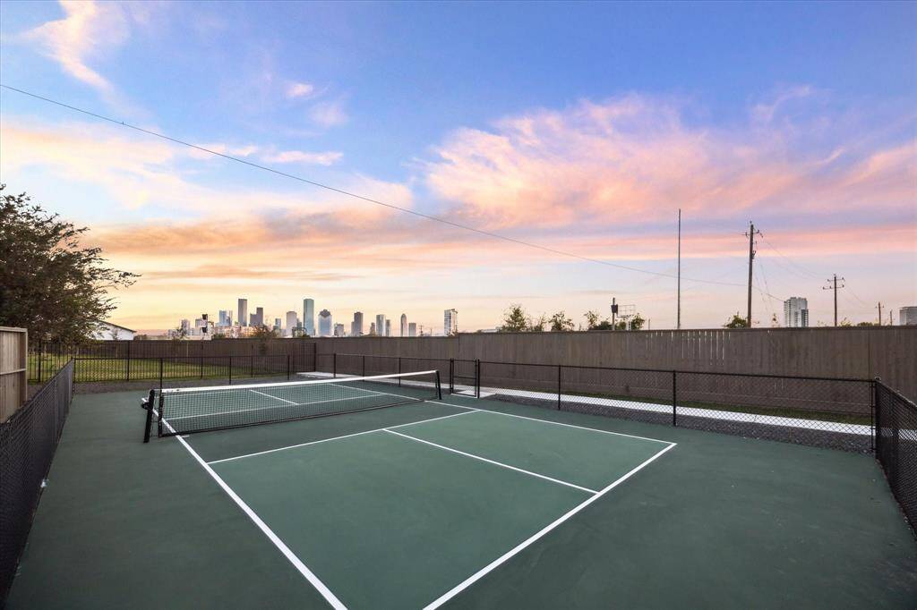 Community complete with private, regulation standard pickleball court, resident courtyard & 2 massive enclosed dog parks- - all of which look over an uninterrupted view of the Downtown Houston skyline!