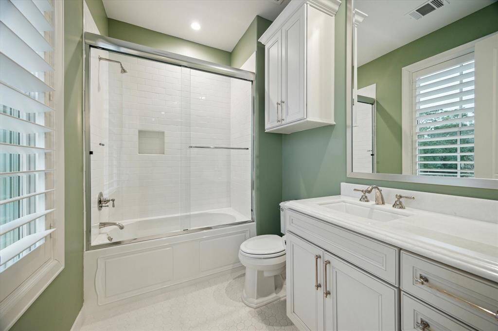 Third floor secondary luxurious bath.