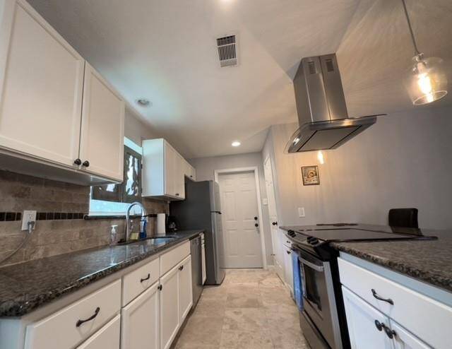 Granite counters and plenty of cabinets