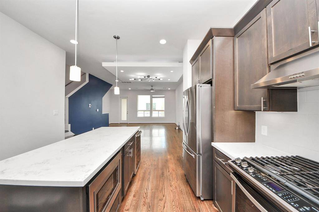 Kitchen/Built-In Microwave