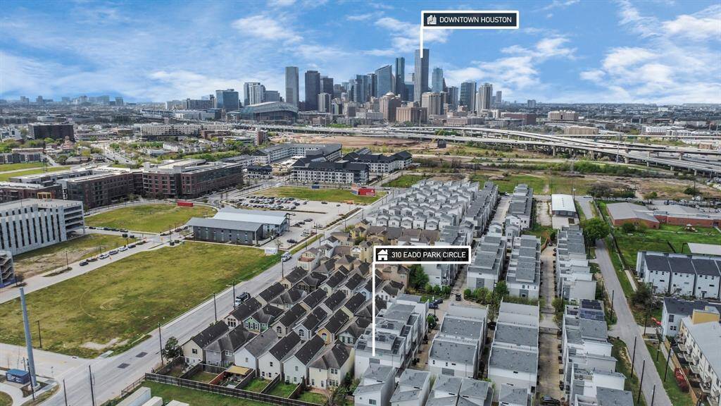 Aerial Views and Proximity to Downtown Houston