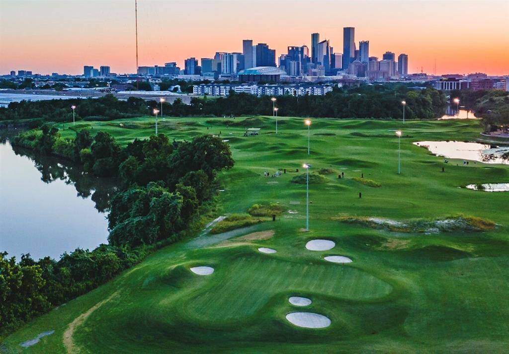 The East River 9 Golf Course located just outside the community offers recreational activities such as golf, a driving range, and pickleball!*East River 9*