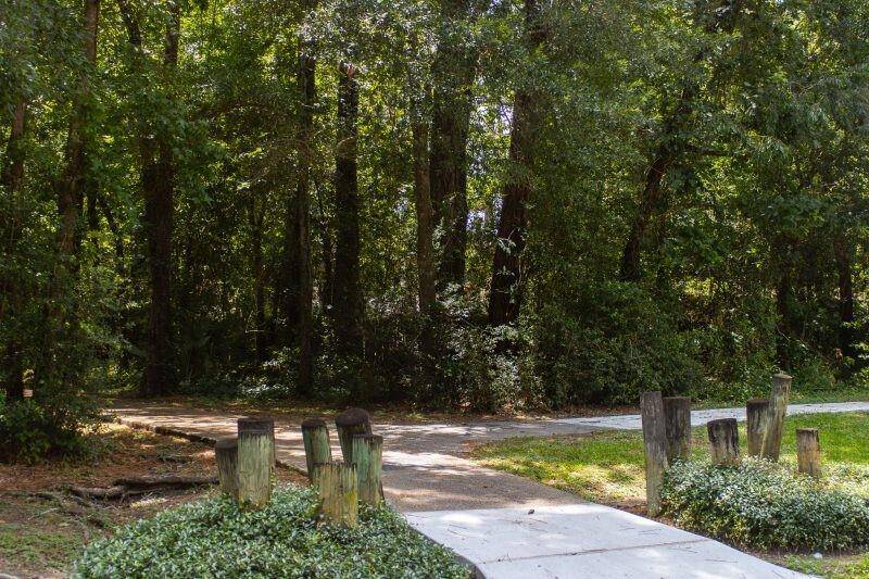 Cul de sac street leads right to the greenbelt with over 75 miles that runs throughout all of Kingwood