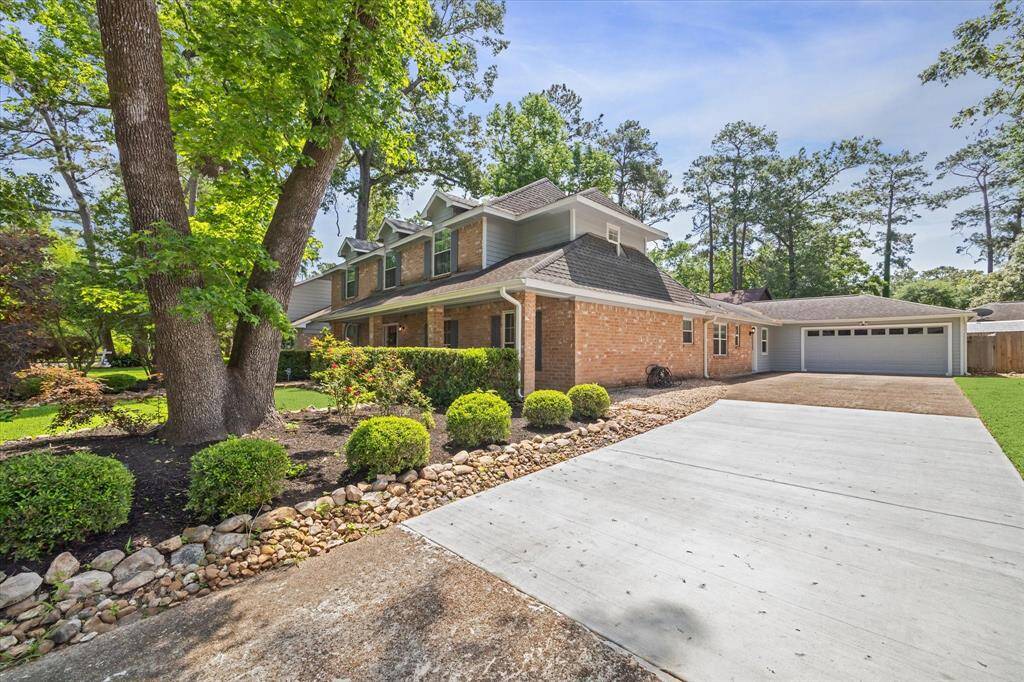 Long driveways with plenty of room to park - attached garage