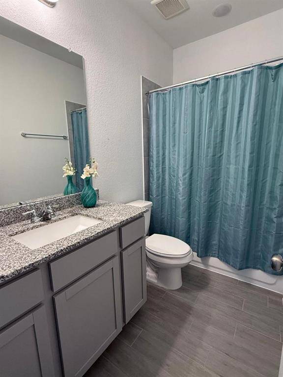 The well-maintained carpet and clean layout offer a comfortable and versatile space ready to fit your lifestyle.