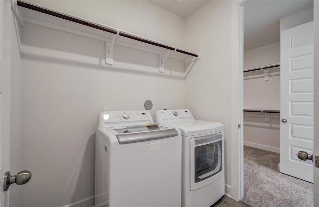 Laundry room connects to primary closet
