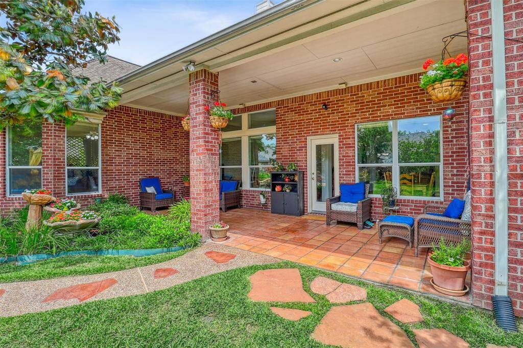 This expansive outdoor living area is designed for ultimate relaxation, offering the perfect spot for everything from casual lounging to entertaining guests.