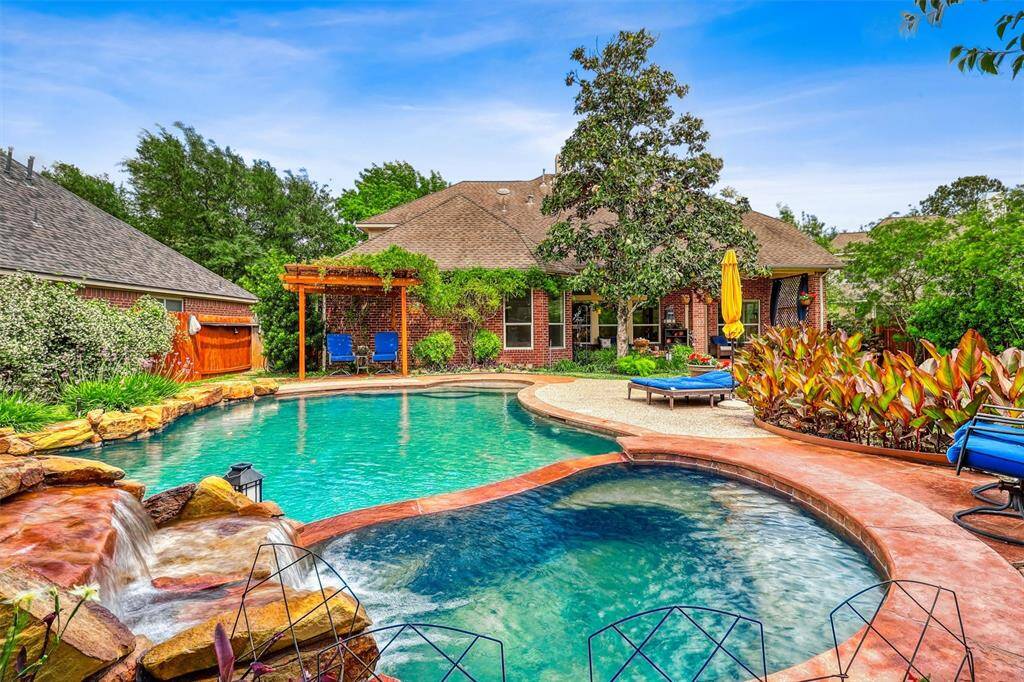 For ultimate rejuvenation, unwind in the hot tub, where you can enjoy a peaceful soak under the stars.