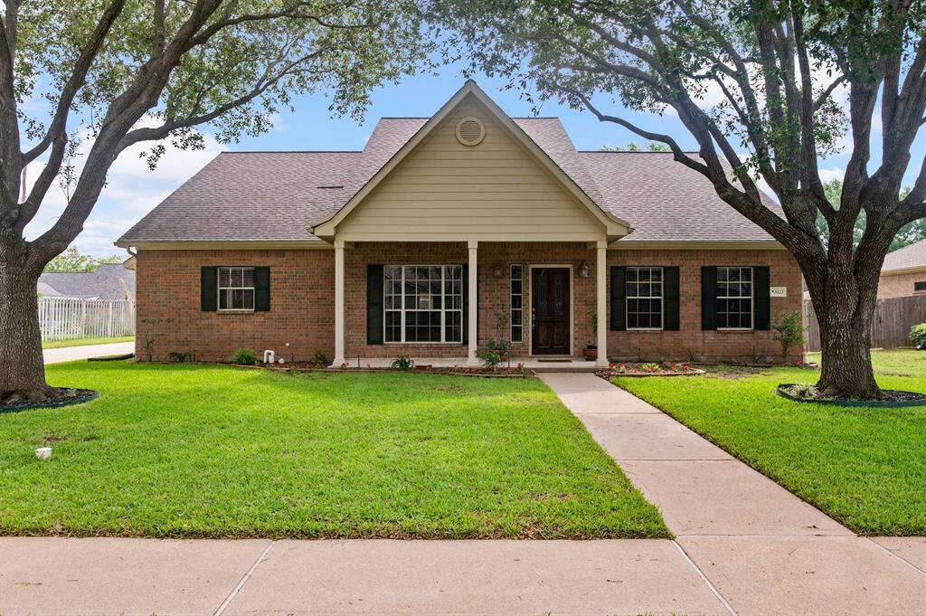 Welcome to this beautiful 1 story in the desired Hunters Terrace subdivision