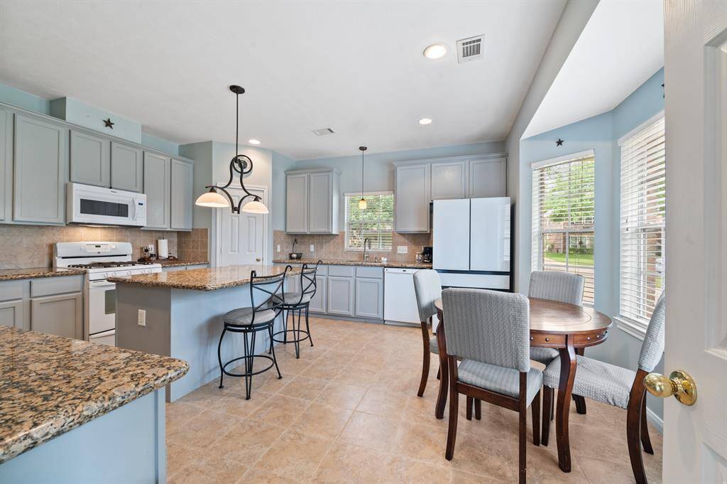 Kitchen has granite counter tops, bar seating and separate breakfast area too!