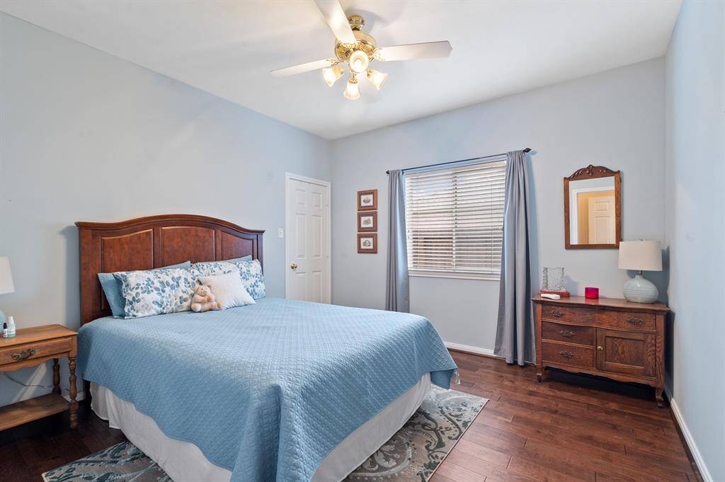 Secondary bedroom