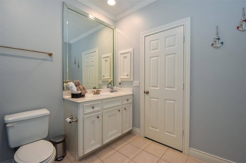 Jack and Jill batroom between bedroom # 2 and # 3