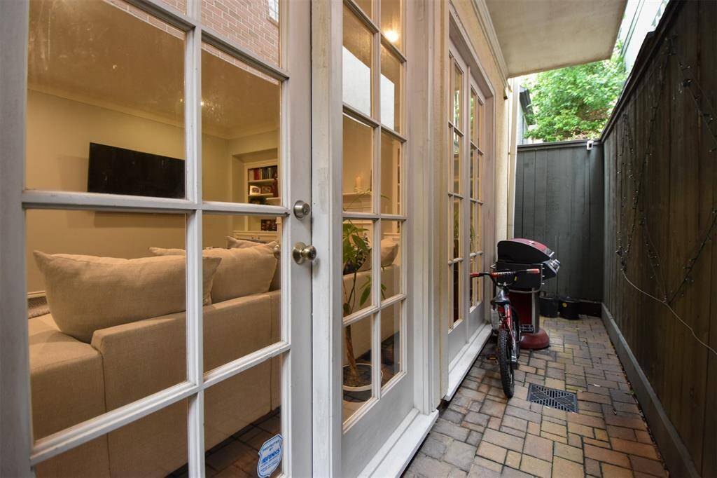 Alternate view of outdoor area