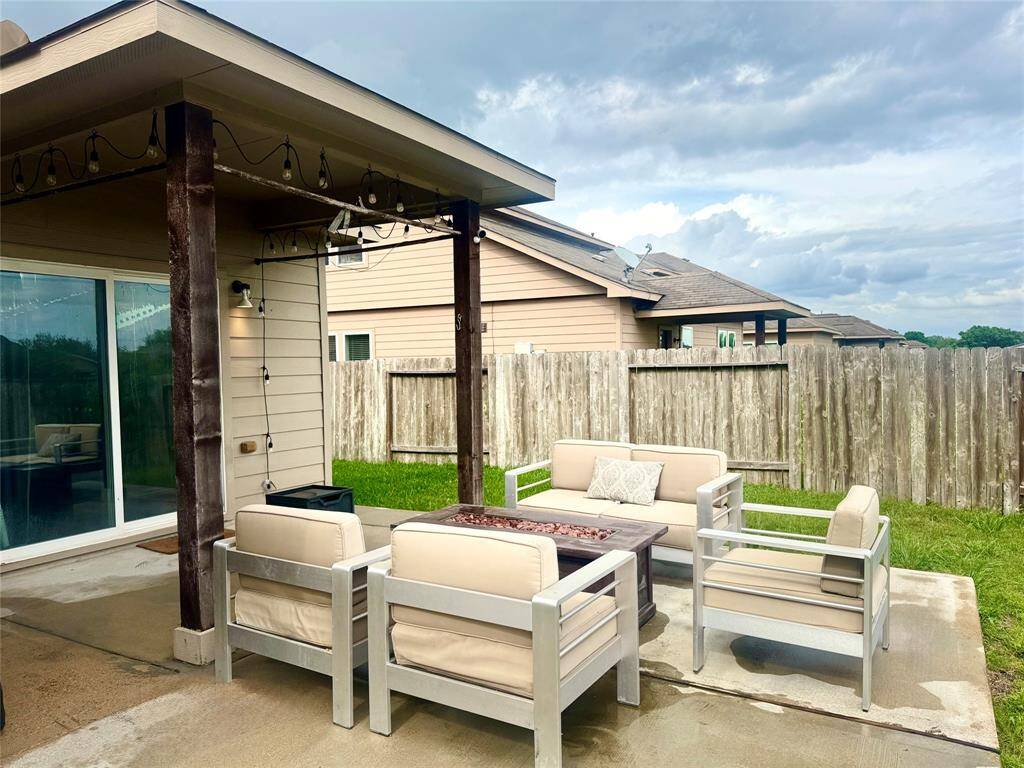 Patio and Bar-B-Que Area