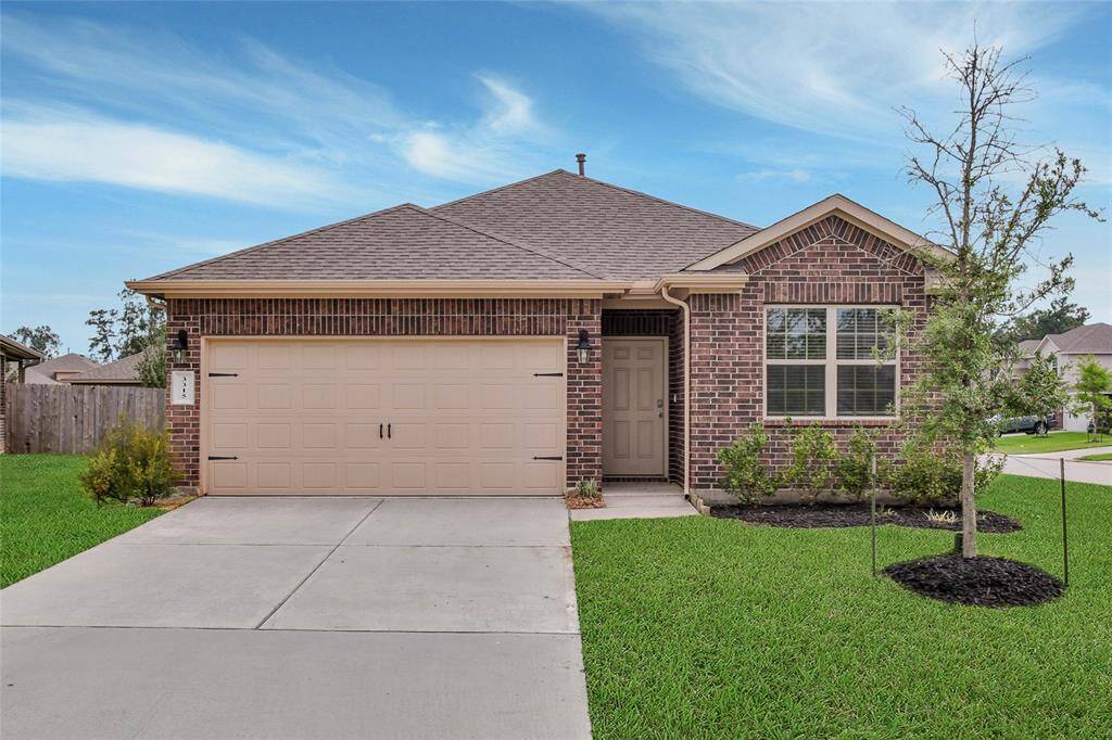 Welcome home to 3315 Acorn Ridge Ct. *Grass has been virtually enhanced.