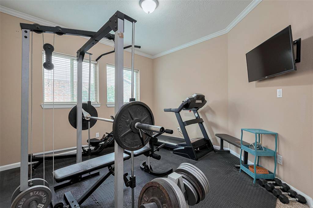 Use this space as a home gym or a study offering recent barn doors.