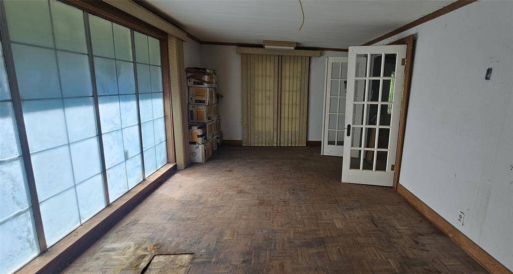 Opposite view of the extra room / sunroom.
