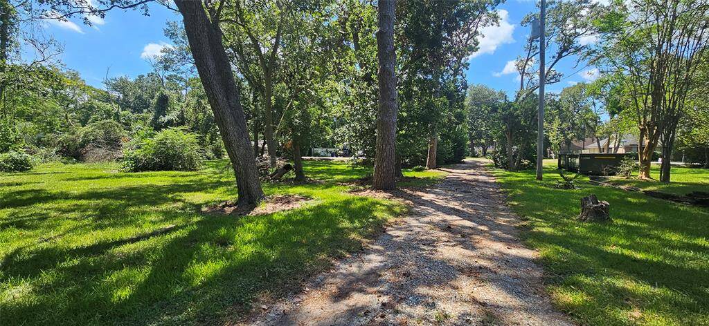 View of property and driveway heading out to Bayou Dr.