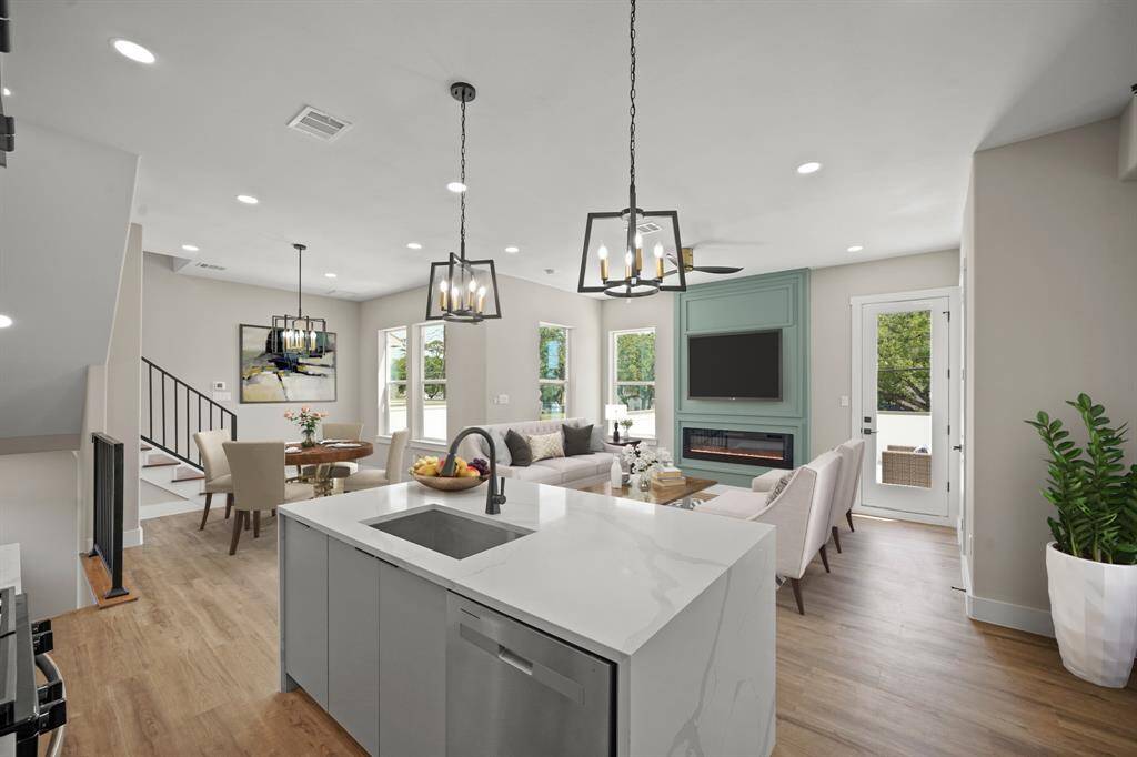 Virtually Staged: This is an entertainer's dream!