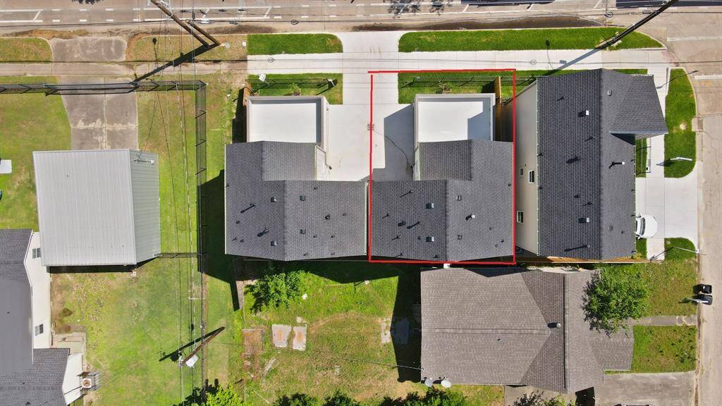 This aerial view showcases the 1,750 sqft lot.
