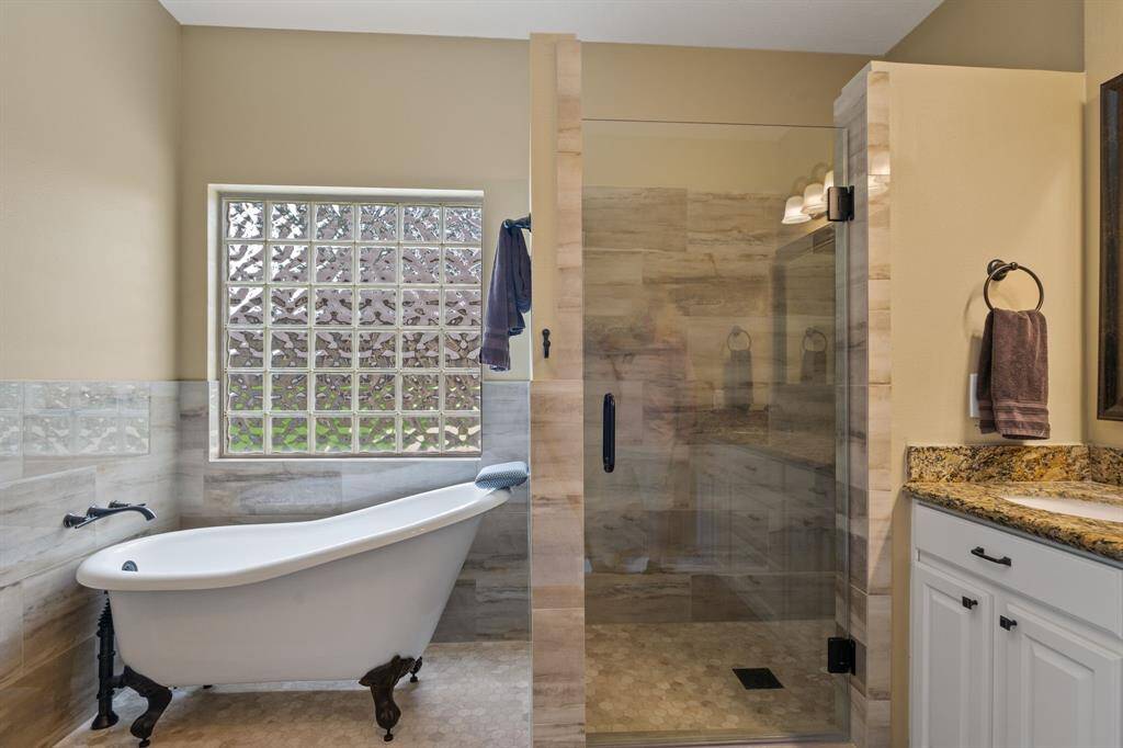 Soaking clawfoot tub w/ 32" wide shower entrance