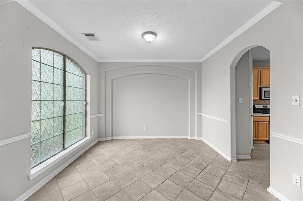 Front dining or flex space.