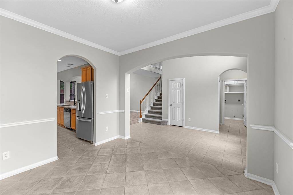 Front dining or flex space.