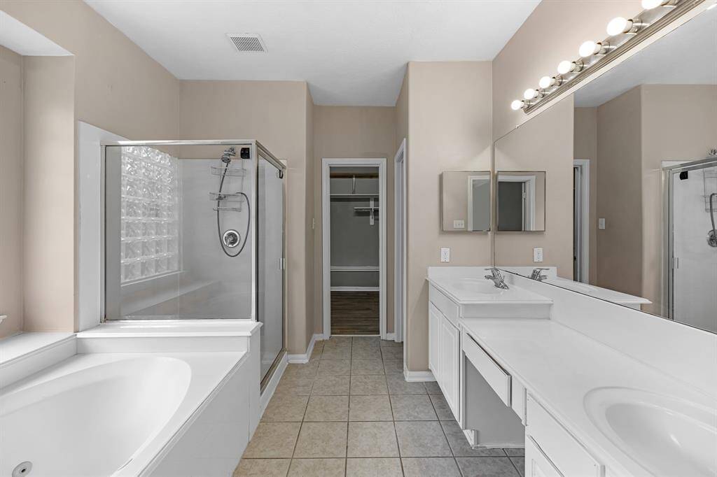 Primary bathroom - en-suite.