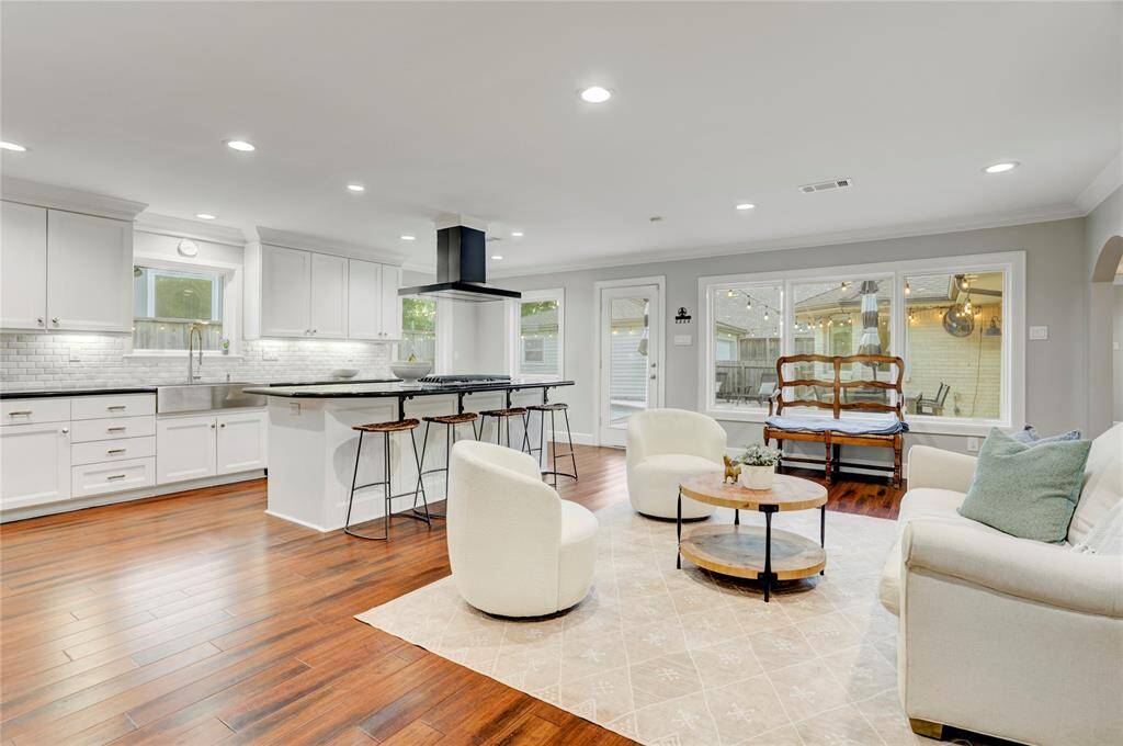 The Den/Flex Room features large windows providing wonderful natural light, views of the beautiful Backyard, bamboo floors, recessed LED lights and crown molding.