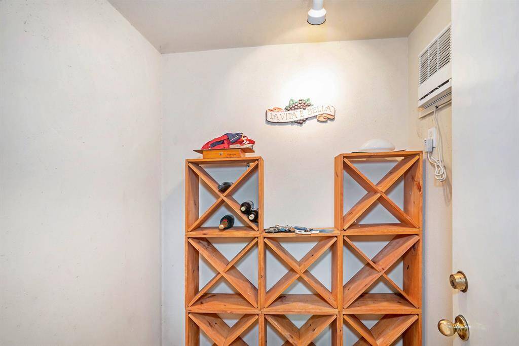 Wine Cellar w/AC unit