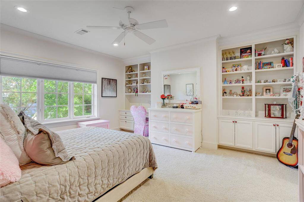 One of the 3 secondary bedrooms featuring built-ins