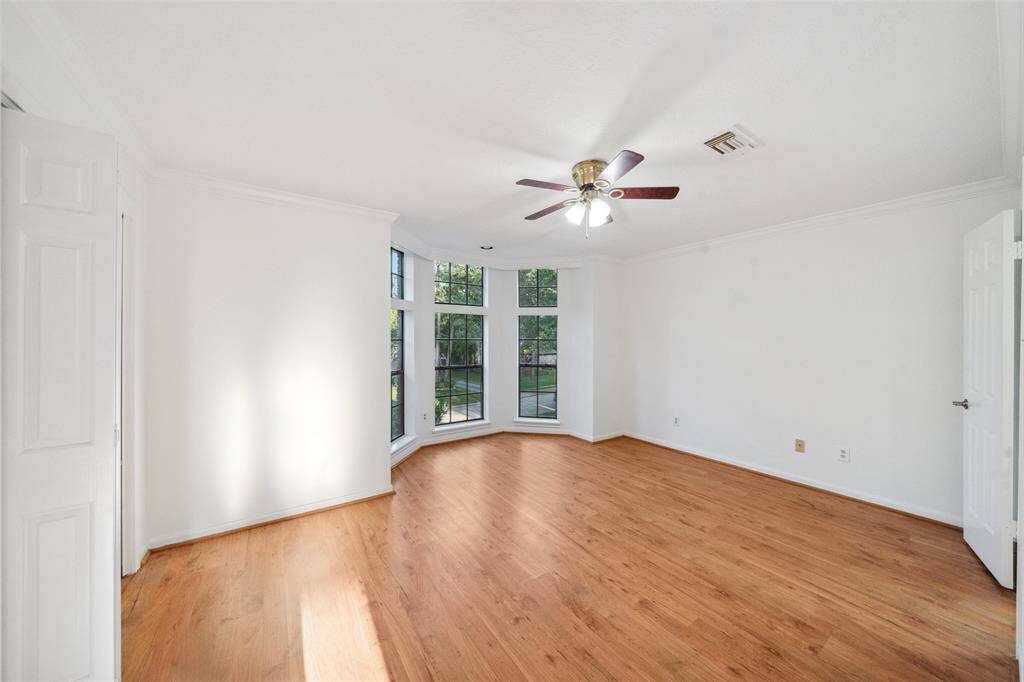 Secondary bedroom