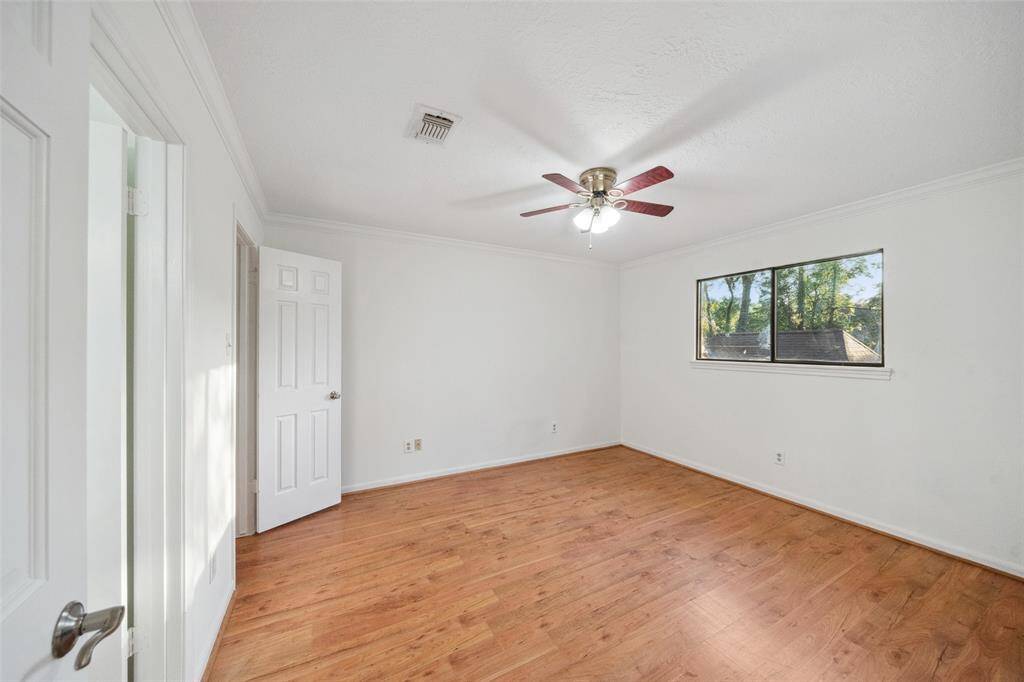 Secondary bedroom